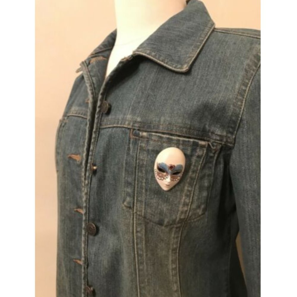 Geoffrey Beene Blue Jean Jacket w Pretty Brooch   Sz 6